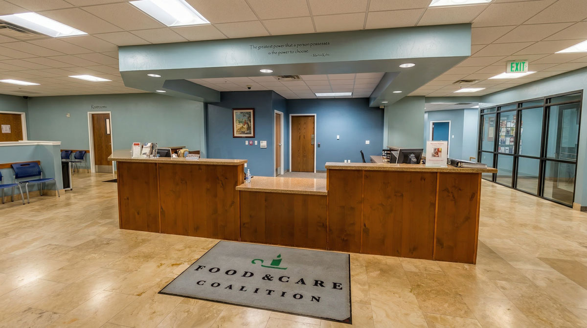 Exterior do edifício da Food & Care Coalition em Provo, Utah